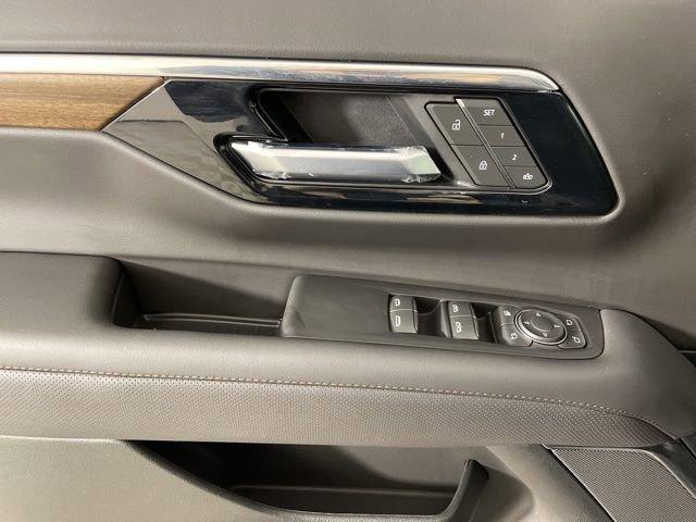 2025 Chevrolet Tahoe Vehicle Photo in PHOENIX, AZ 85014-3381