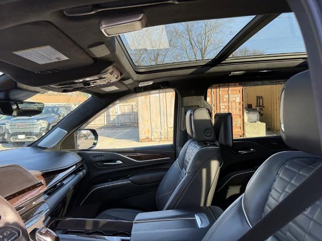 2022 Cadillac Escalade ESV Vehicle Photo in CHICOPEE, MA 01020-5001