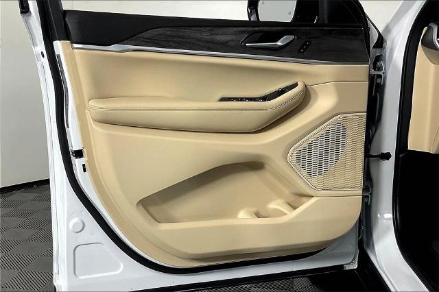 2024 Jeep Grand Cherokee Vehicle Photo in Tulsa, OK 74129