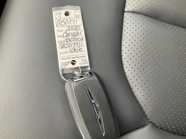 2025 Chrysler Pacifica Vehicle Photo in Kaukauna, WI 54130