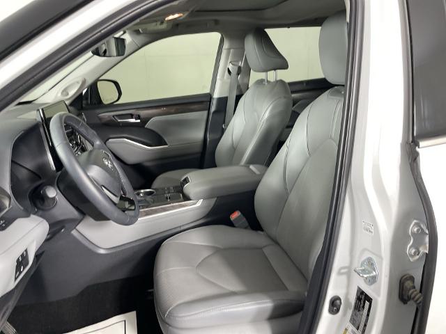 2024 Toyota Highlander Vehicle Photo in GILBERT, AZ 85297-0402