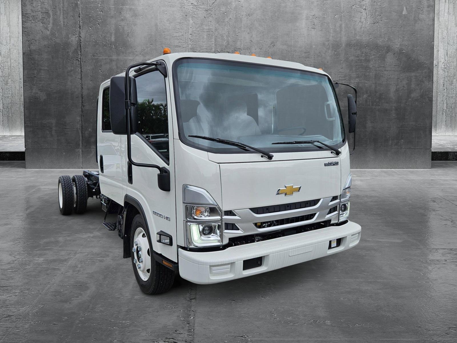 2025 Chevrolet Low Cab Forward 5500 HG Vehicle Photo in GREENACRES, FL 33463-3207