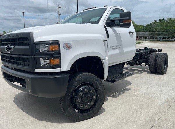 2024 Chevrolet Silverado 5500 HD Vehicle Photo in TOPEKA, KS 66609-0000