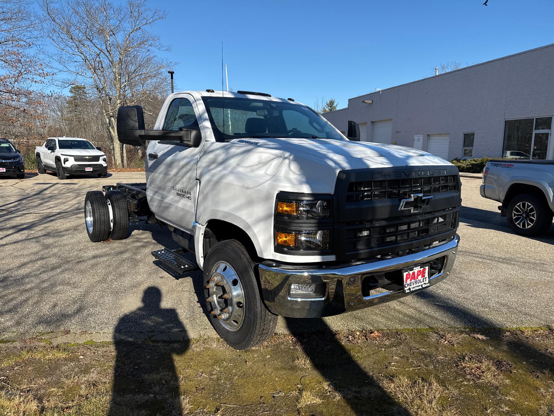 2023 Chevrolet Silverado 5500 HD Vehicle Photo in SOUTH PORTLAND, ME 04106-1997