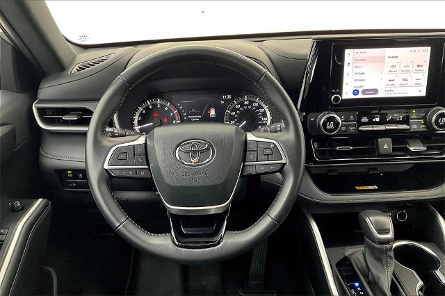 2024 Toyota Highlander Vehicle Photo in Grapevine, TX 76051
