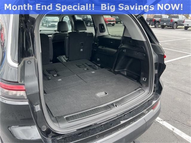 2023 Jeep Grand Cherokee L Vehicle Photo in GREEN BAY, WI 54304-5303