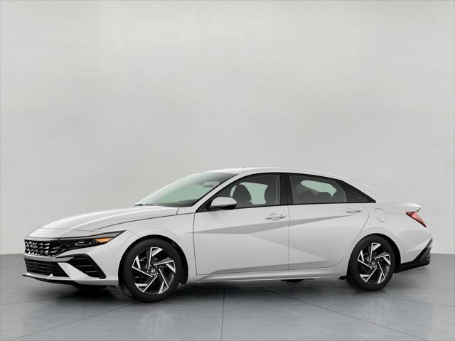 2024 Hyundai ELANTRA Vehicle Photo in Green Bay, WI 54304