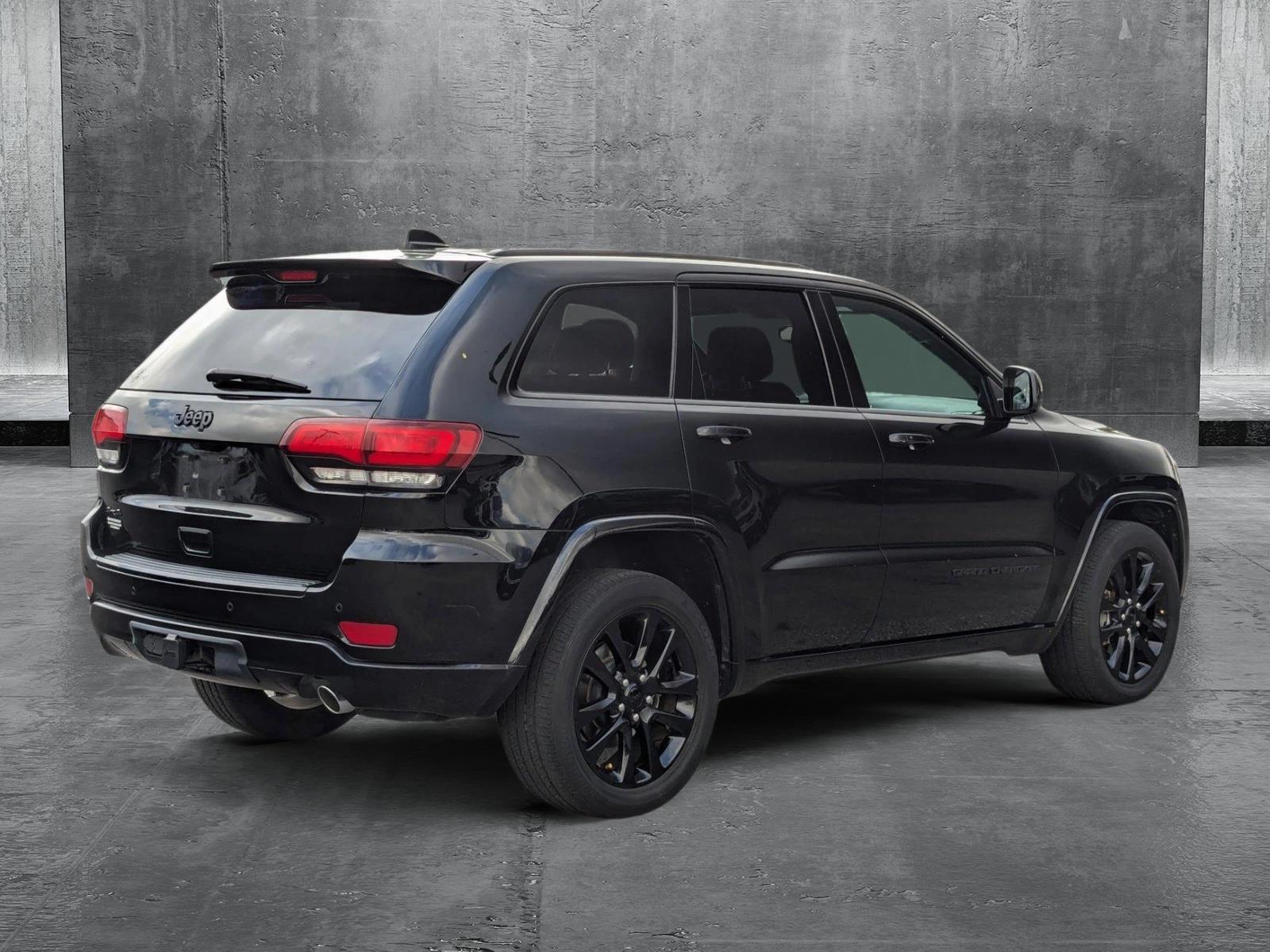 2017 Jeep Grand Cherokee Vehicle Photo in St. Petersburg, FL 33713