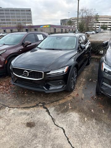 2025 Volvo V60 Cross Country Vehicle Photo in Houston, TX 77007