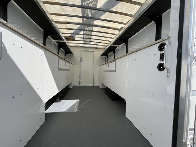 2025 Chevrolet Express Cutaway 3500 Vehicle Photo in ALCOA, TN 37701-3235