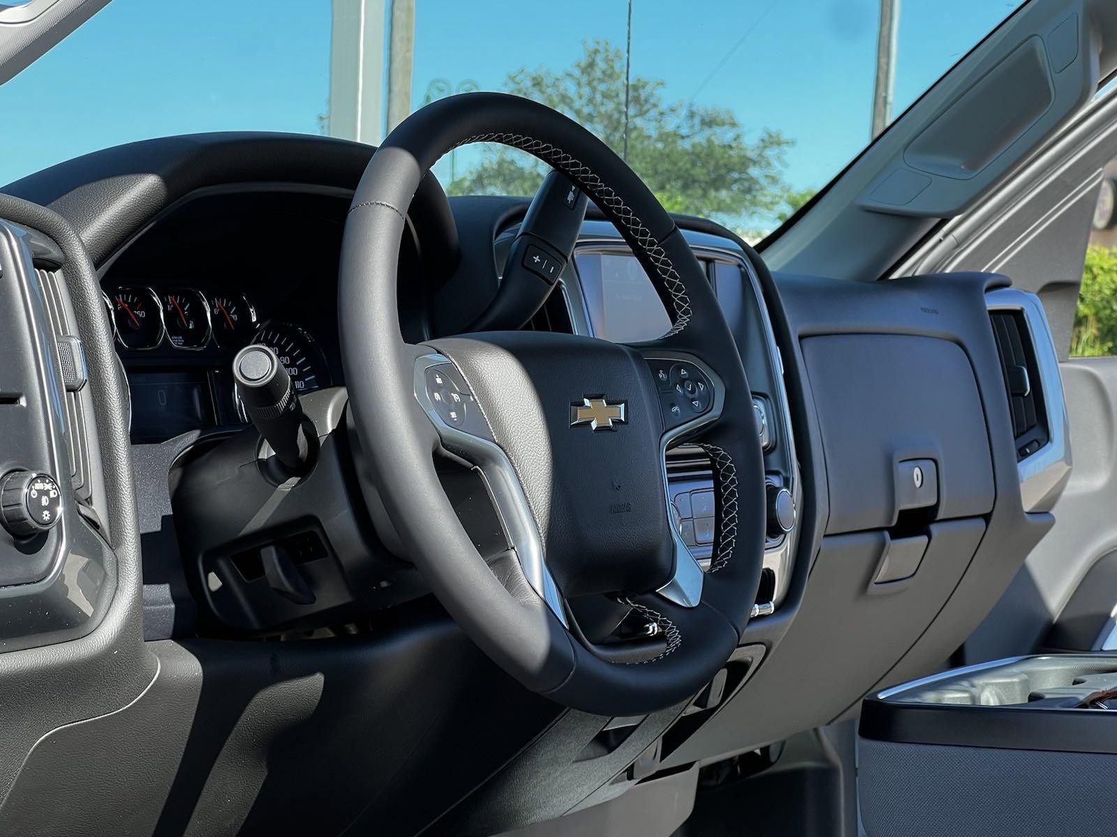 2024 Chevrolet Silverado 6500 HD Vehicle Photo in GEORGETOWN, TX 78626-7508