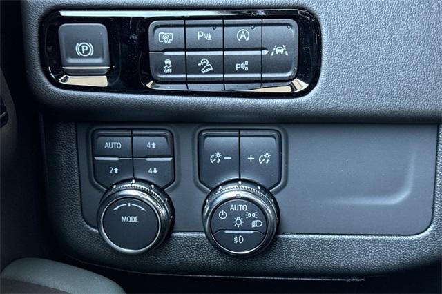 2025 GMC Yukon Vehicle Photo in ELK GROVE, CA 95757-8703