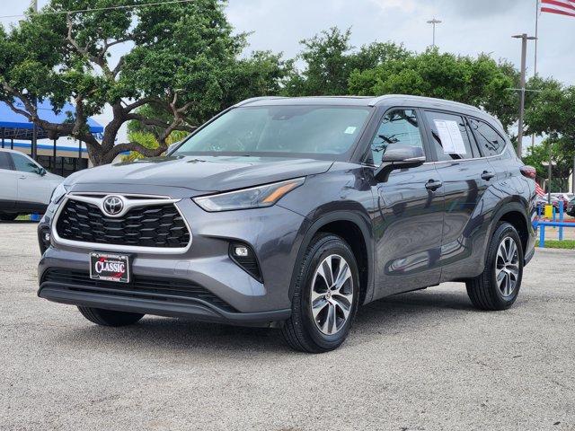 2024 Toyota Highlander Vehicle Photo in SUGAR LAND, TX 77478-0000