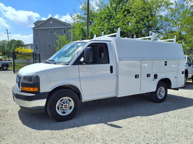 2024 GMC Savana Cutaway 3500 Vehicle Photo in LYNDHURST, NJ 07071-2008