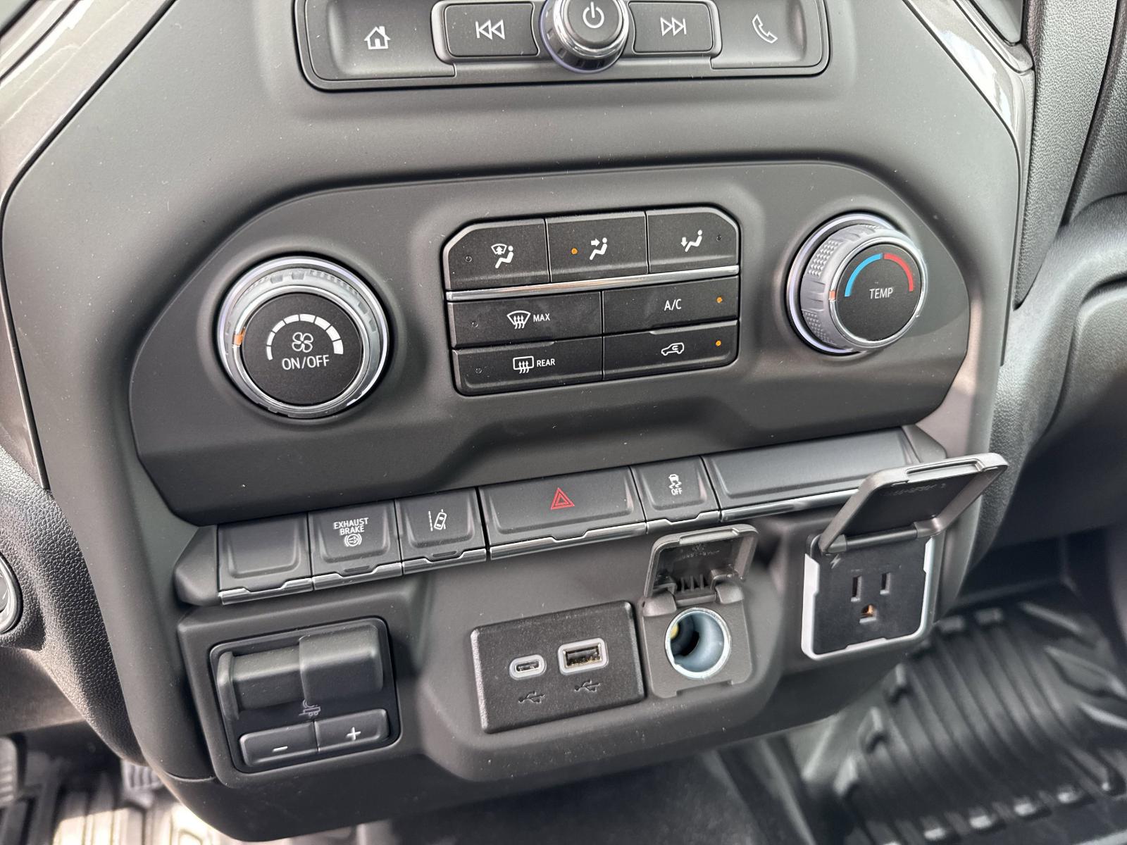 2025 Chevrolet Silverado 3500 HD Chassis Cab Vehicle Photo in GEORGETOWN, TX 78626-7508