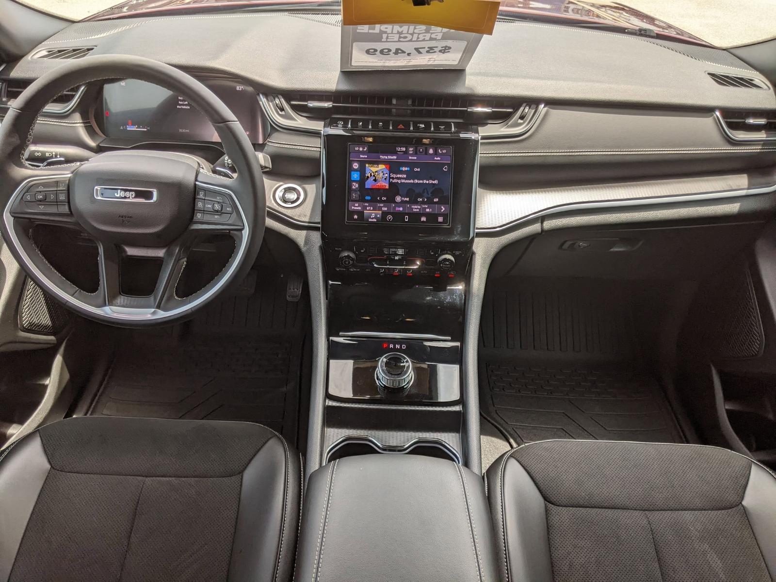 2024 Jeep Grand Cherokee L Vehicle Photo in Seguin, TX 78155