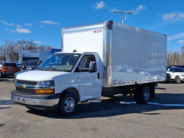 2024 Chevrolet Express Cutaway 3500 Vehicle Photo in DANBURY, CT 06810-5034