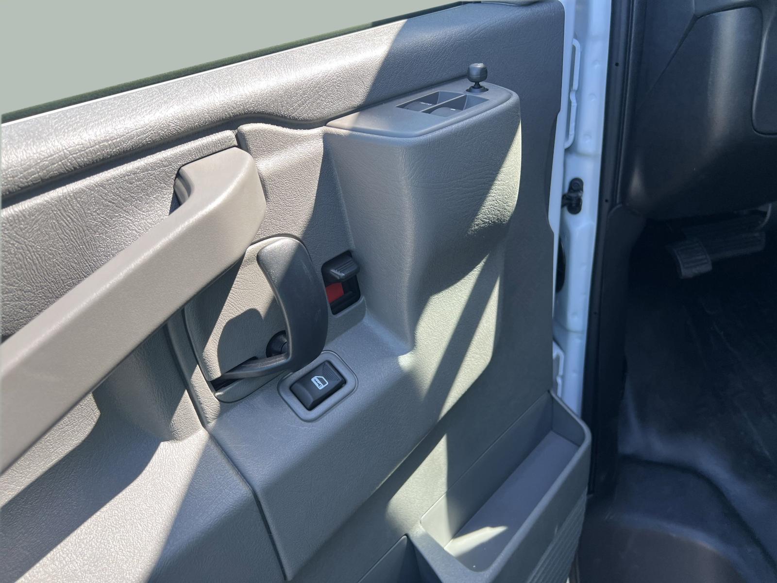 2025 Chevrolet Express Cargo 2500 Vehicle Photo in GEORGETOWN, TX 78626-7508