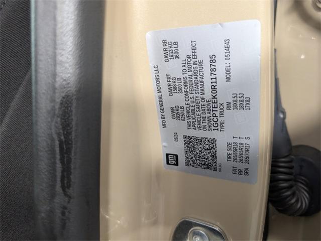 2024 Chevrolet Colorado Vehicle Photo in ENGLEWOOD, CO 80113-6708