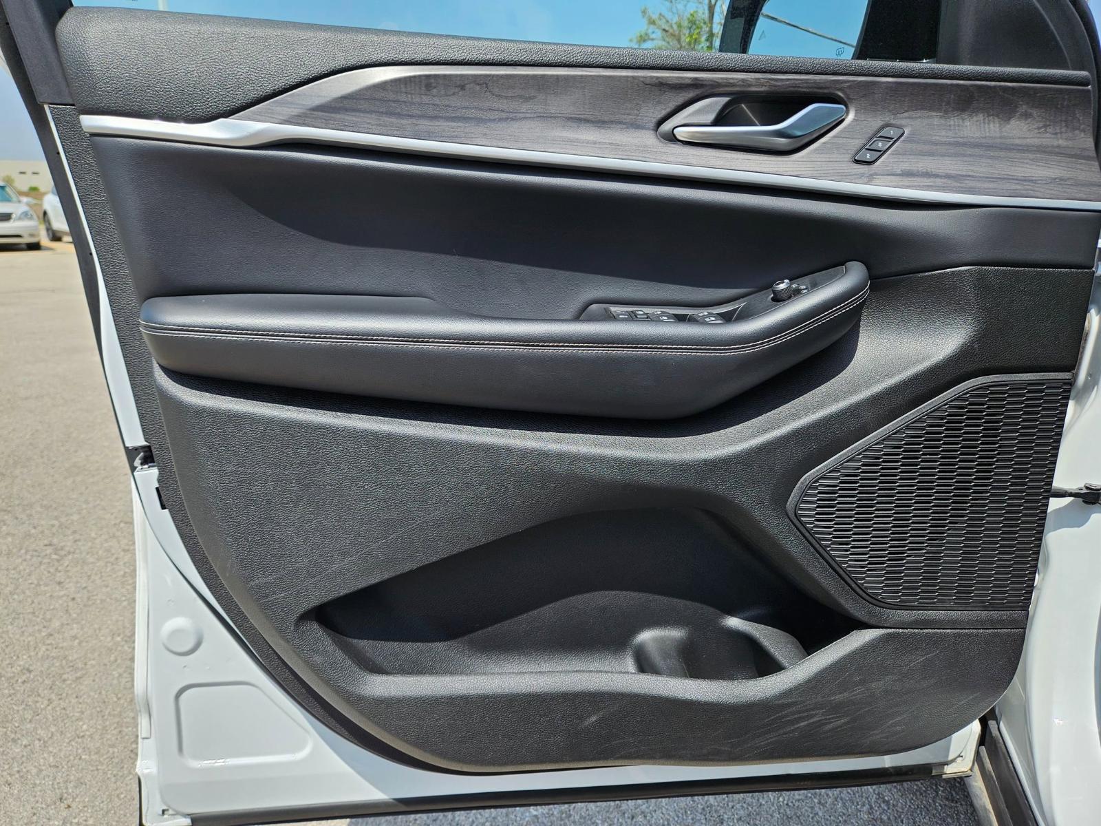 2023 Jeep Grand Cherokee L Vehicle Photo in Seguin, TX 78155