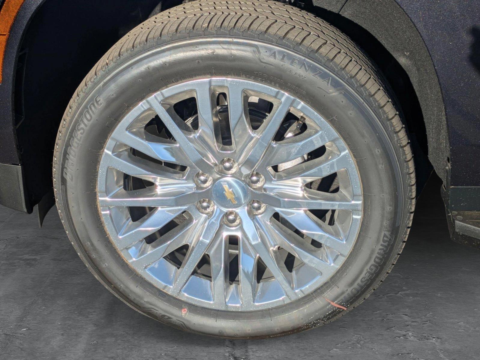 2025 Chevrolet Suburban Vehicle Photo in GILBERT, AZ 85297-0446