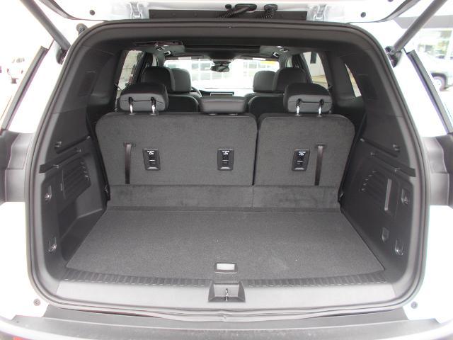 2025 GMC Acadia Vehicle Photo in LOWELL, MA 01852-4336