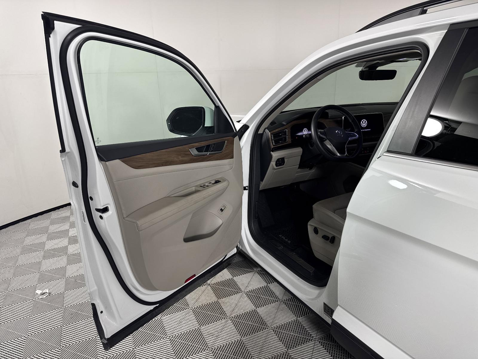 2024 Volkswagen Atlas Vehicle Photo in Georgetown, TX 78626