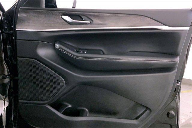 2024 Jeep Grand Cherokee L Vehicle Photo in INDEPENDENCE, MO 64055-1314