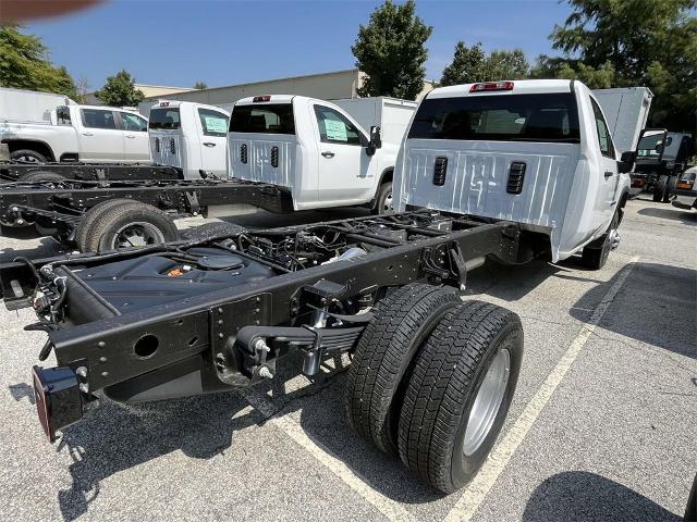 2024 Chevrolet Silverado 3500 HD Chassis Cab Vehicle Photo in ALCOA, TN 37701-3235