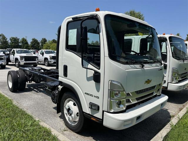 2025 Chevrolet Low Cab Forward 4500 Vehicle Photo in ALCOA, TN 37701-3235