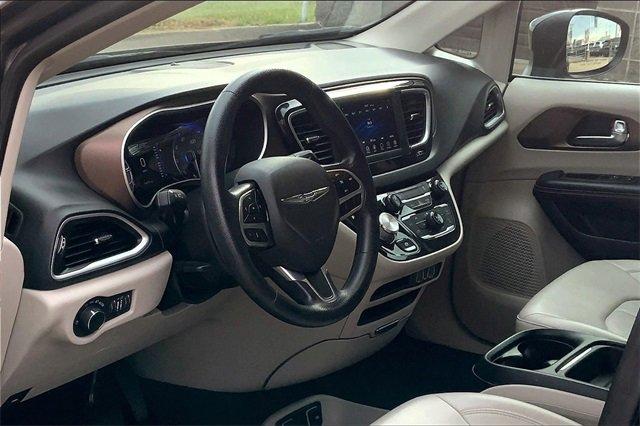 2021 Chrysler Voyager Vehicle Photo in KANSAS CITY, MO 64114-4502