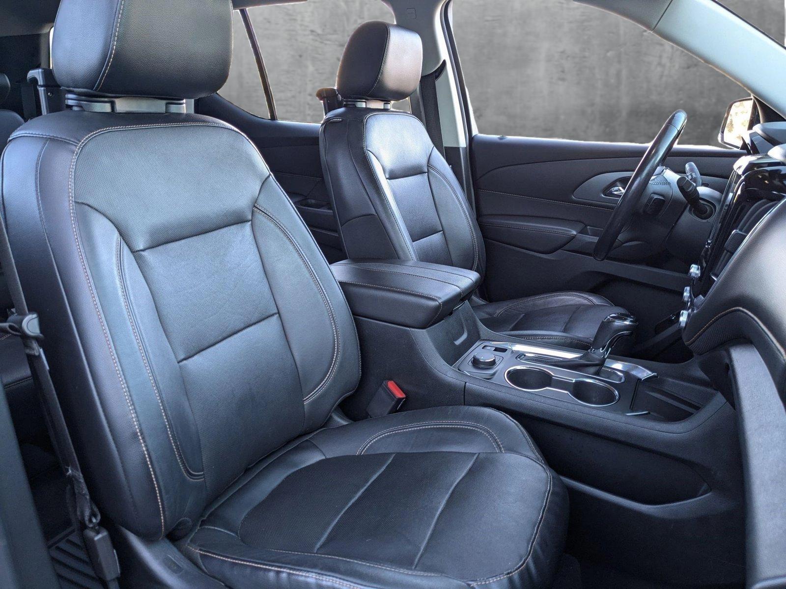 2019 Chevrolet Traverse Vehicle Photo in VALENCIA, CA 91355-1705