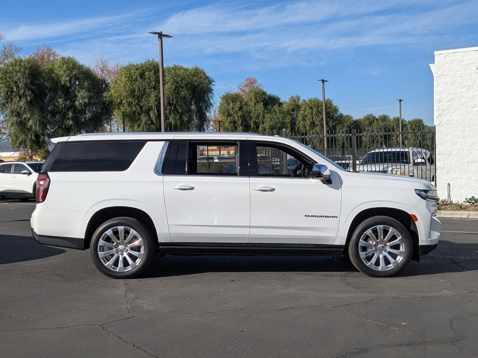 2022 Chevrolet Suburban Vehicle Photo in VALENCIA, CA 91355-1705