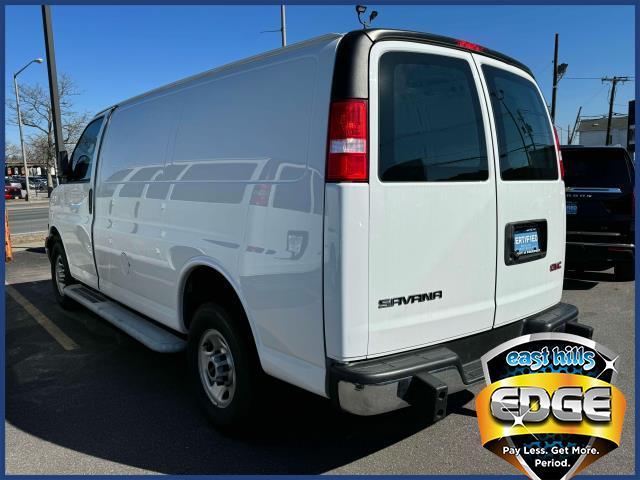 2022 GMC Savana Cargo Van Vehicle Photo in Roslyn, NY 11576