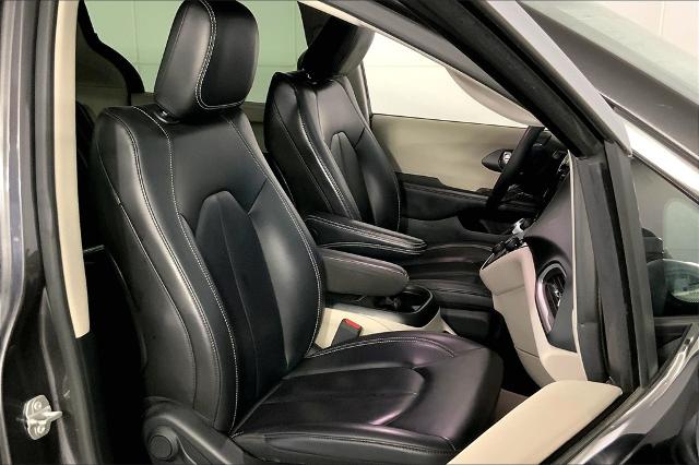 2023 Chrysler Pacifica Vehicle Photo in Lees Summit, MO 64086