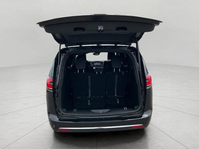 2025 Chrysler Pacifica Vehicle Photo in Kaukauna, WI 54130