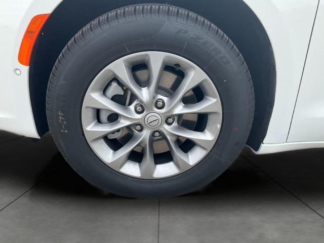 2025 Chrysler Pacifica Vehicle Photo in Kaukauna, WI 54130