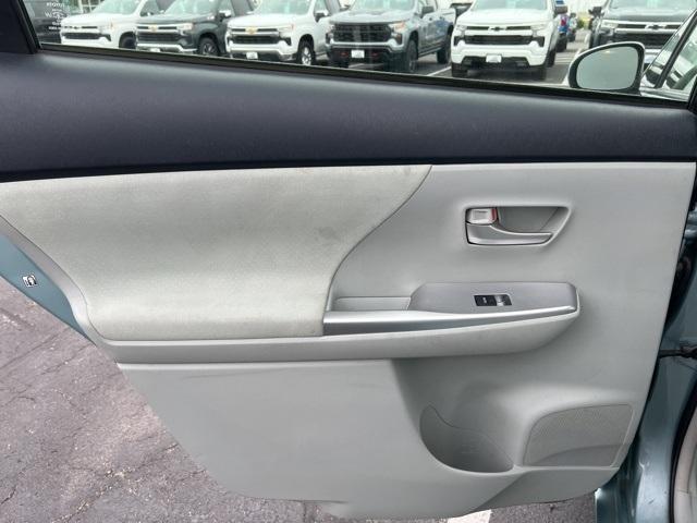 2014 Toyota Prius v Vehicle Photo in GREEN BAY, WI 54304-5303