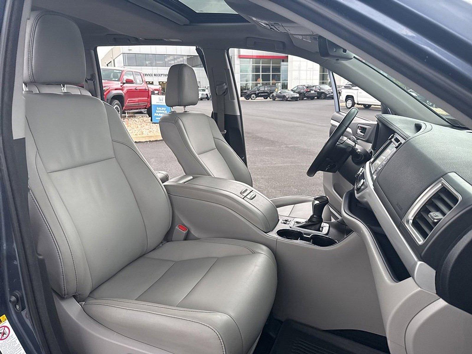 2018 Toyota Highlander Vehicle Photo in Harrisburg, PA 17111