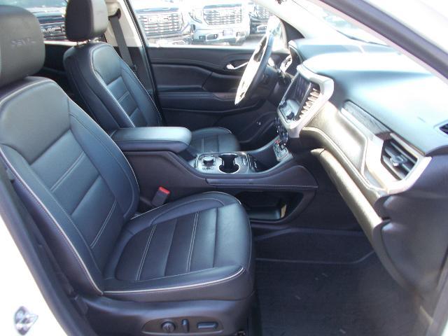 2023 GMC Acadia Vehicle Photo in LOWELL, MA 01852-4336