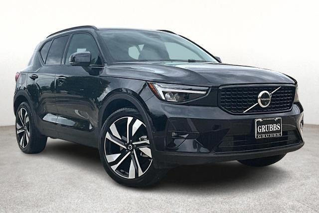 2025 Volvo XC40 Vehicle Photo in Houston, TX 77007
