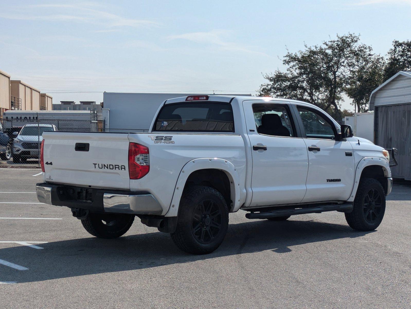 2017 Toyota Tundra 4WD Vehicle Photo in Corpus Christi, TX 78415