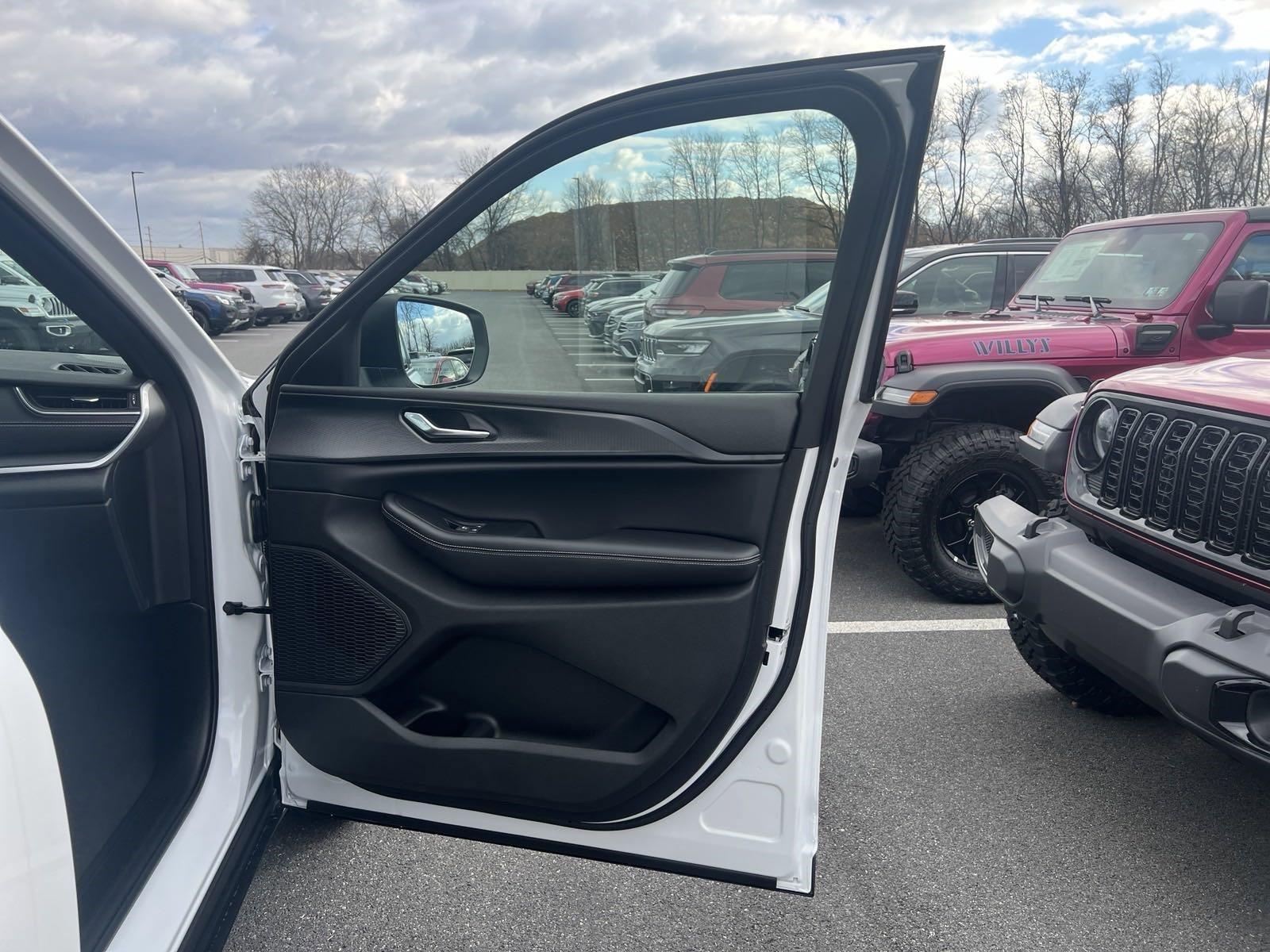 2025 Jeep Grand Cherokee Vehicle Photo in Mechanicsburg, PA 17050-1707