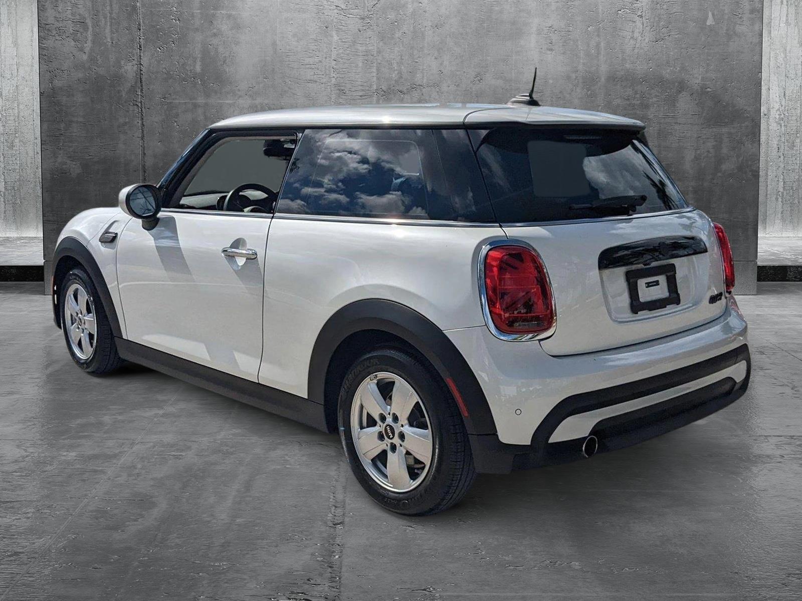 2024 MINI Cooper Hardtop 2 Door Vehicle Photo in Coconut Creek, FL 33073