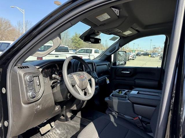 2025 GMC Sierra 3500HD Vehicle Photo in CHICOPEE, MA 01020-5001