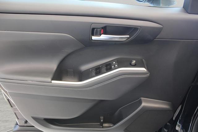 2021 Toyota Highlander Vehicle Photo in Green Bay, WI 54304