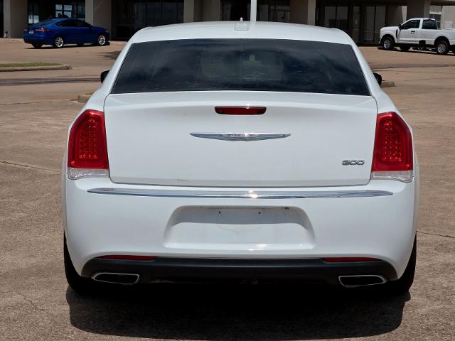 2018 Chrysler 300 Vehicle Photo in Weatherford, TX 76087