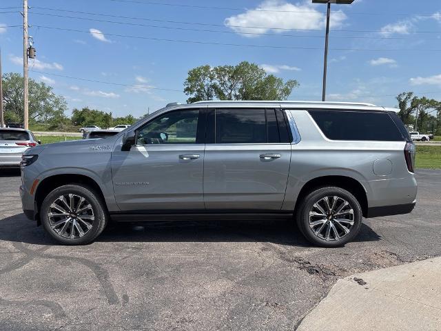 2025 Chevrolet Suburban Vehicle Photo in MANHATTAN, KS 66502-5036