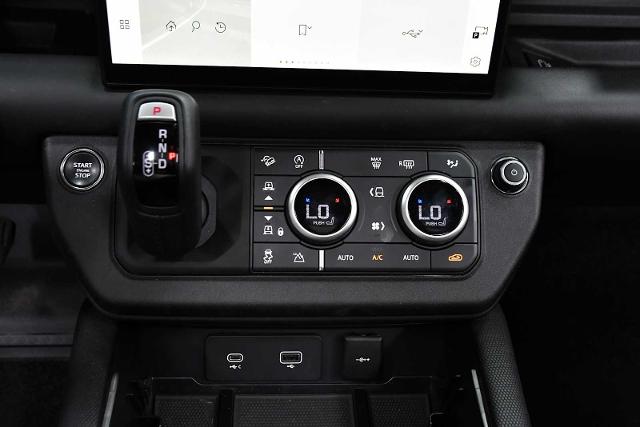 2024 Defender Vehicle Photo in DALLAS, TX 75235