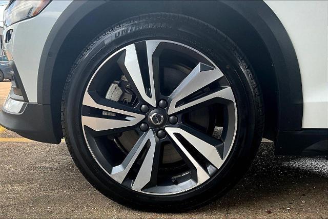 2024 Volvo V60 Cross Country Vehicle Photo in Houston, TX 77007